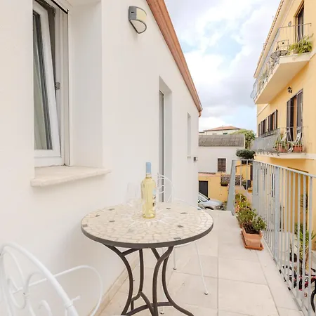In Centro A Con Parcheggio Privato E Balcone Olbia