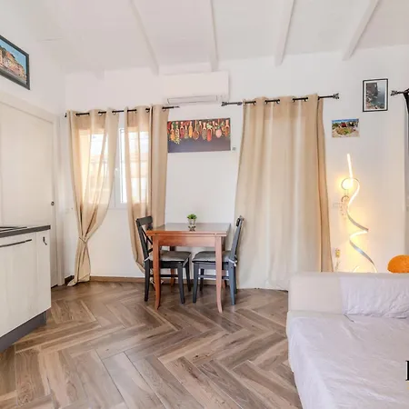 Lejlighed In Centro A Con Parcheggio Privato E Balcone